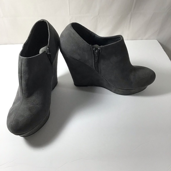 Grey Suede Wedge Booties Size 11 - Picture 4 of 8